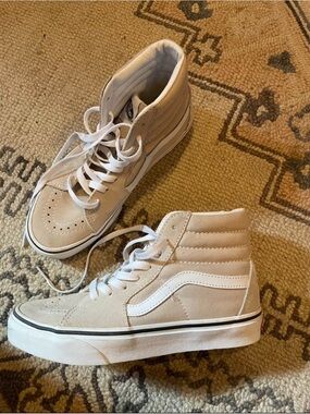 Vans High-Top Sk8-Hi Sneakers